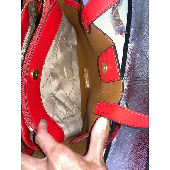 MICHAEL KORS LARGE RED PEBBLED LEATHER CROSSBODY BAG - Picture 14 of 15